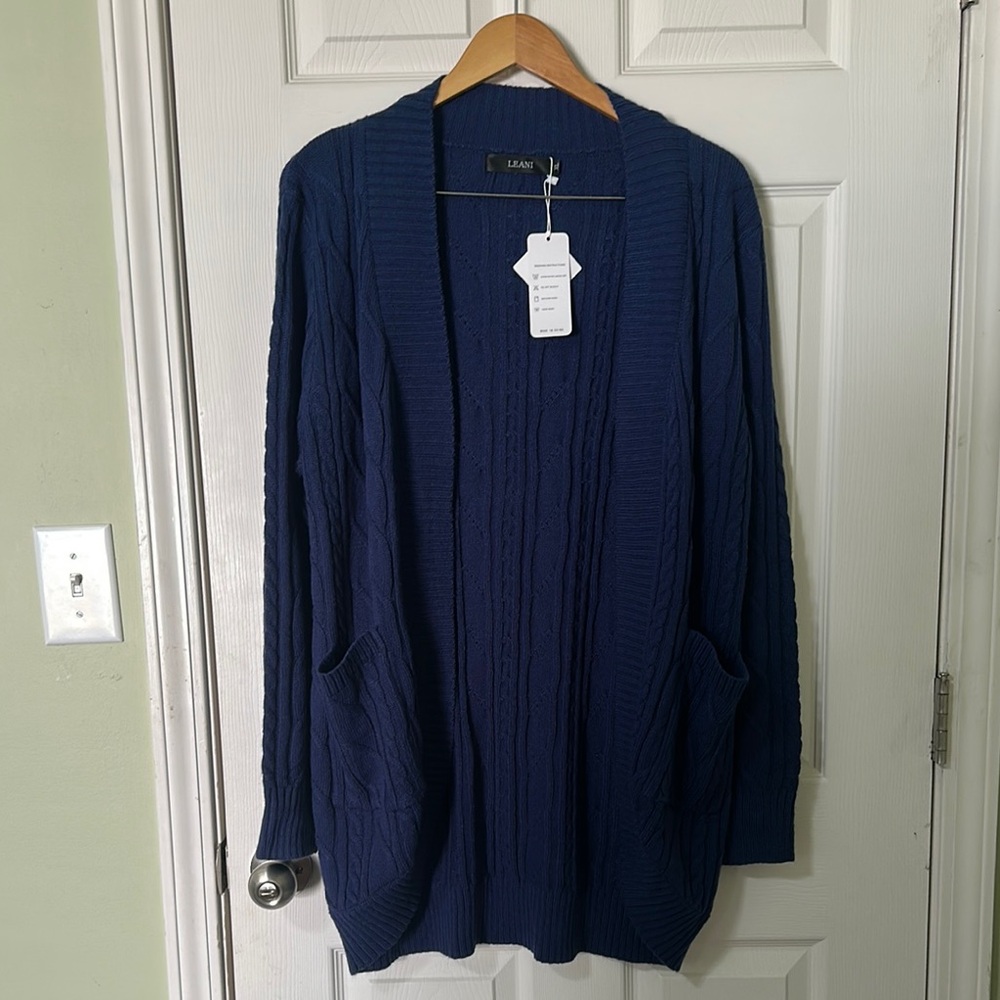 ✨NWT✨ navy blue cable knit cardigan